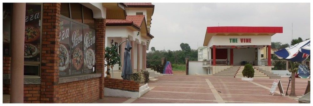 True Vine Hotel Kumasi Luaran gambar